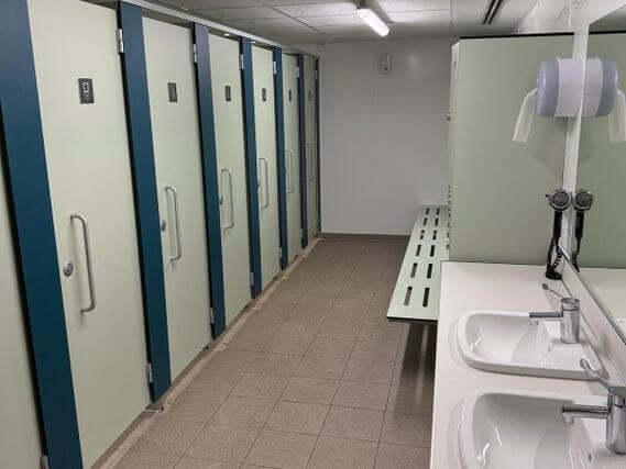 Photo of the changing room facilities at the Wimbledon YMCA.